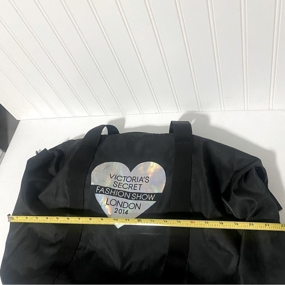 VINTAGE VICTORIA'S SECRET FASHION SHOW LONDON 2014 TOTE WEEKENDER BAG! - Picture 6 of 7